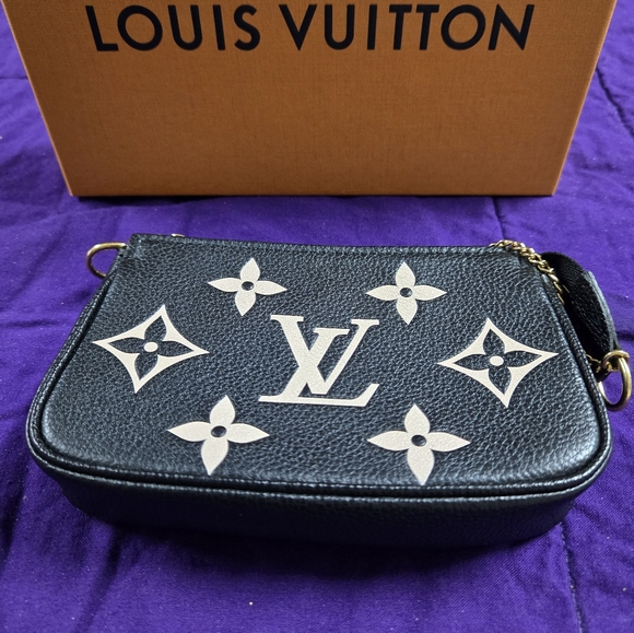 EUC LOUIS VUITTON EMPRIENTE BLACK WITH WHITE MONOGRAM LEATHER POUCHETTE - Picture 5 of 8